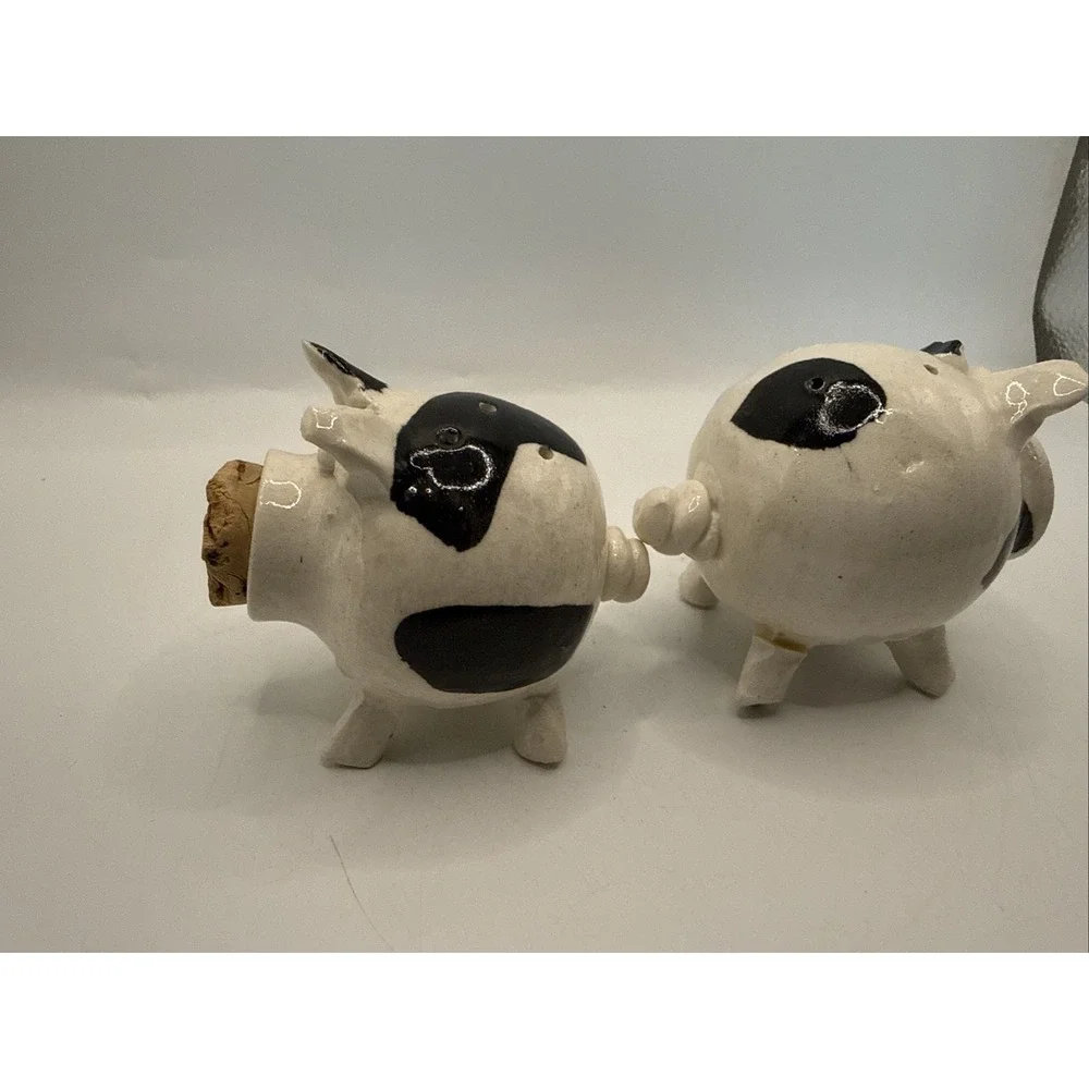 Vintage Folk Art Pottery Spotted Pig Salt‎ & Pepper Shakers Cork For Snout